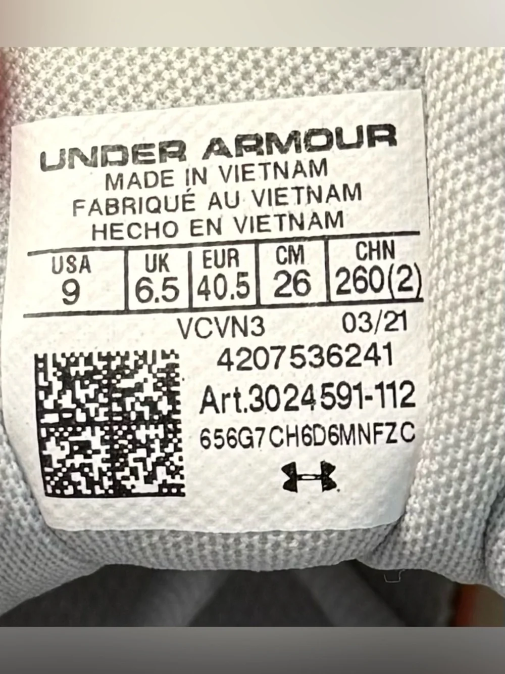 LIKE NEW Under Armour Charged Assert 9 Sneakers, Womens, Size 9